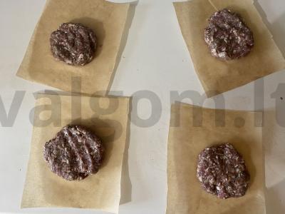 Namų burgeriai su sultinga kotlete elektriniame grilyje Žingsnis 2