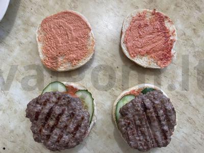 Namų burgeriai su sultinga kotlete elektriniame grilyje Žingsnis 9