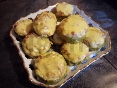 Įdaryti cukinijos su sūriu pagrindine nuotrauka