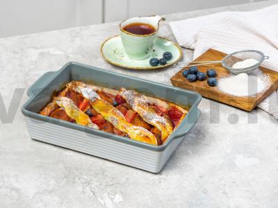 Braškinių ir slyvų pyragas pagrindine nuotrauka