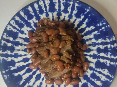 Jautiena su pomidorais ir pupelėmis pagrindine nuotrauka