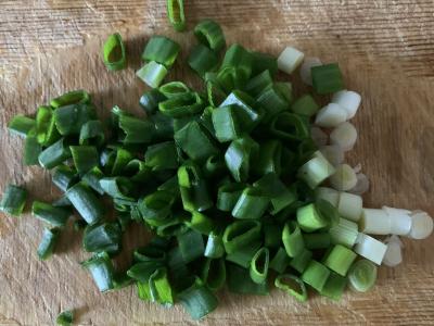 Salotas „Gaivumas“ su agurkais, ridikėliais ir žaliuoju svogūnu Žingsnis 2