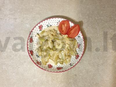 Troškinti cukinijos grietinėje pagrindine nuotrauka