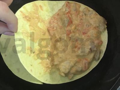 Tortilija su vištiena, sūriu ir pomidorais Žingsnis 6