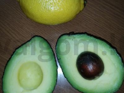 Sumuštiniai su avokadu, upėtakiu ir vyšniniais pomidorais Žingsnis 1