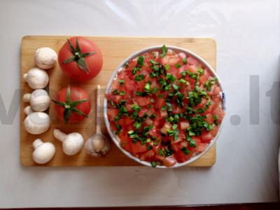 Salotas „Mano vyras“ su vištiena, grybais ir sūriu Žingsnis 4