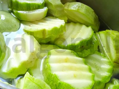 Marinuoti cukinijos Žingsnis 2