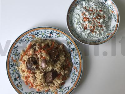 Žalias salotas prie plovo pagrindine nuotrauka