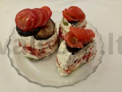 Švelnus terinas su minkštu sūriu ir krevetėmis keptuvėje pagrindine nuotrauka