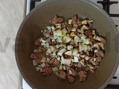 Makaronų lizdai su faršu ir šampinjonais Žingsnis 3