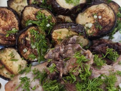 Kepta vištiena su baklažanais pagrindine nuotrauka