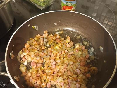 Aštrūs makaronai su kumpiu ir sūriu Žingsnis 3