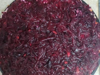 Sluoksniuotas salotas „Po šuba“ su silke Žingsnis 4