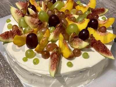 Tortas „Pankėkas“ su šviežiais vaisiais ir kremu sūriu pagrindine nuotrauka