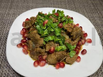 Skani jautiena granatų padaže pagrindine nuotrauka