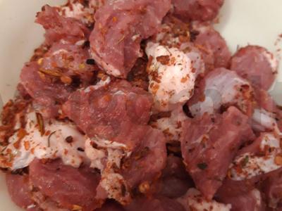 Kiaulienos plovas su barbaru ir prieskoniais Žingsnis 2