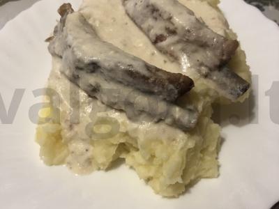 Šonkauliai grietinės padaže pagrindine nuotrauka