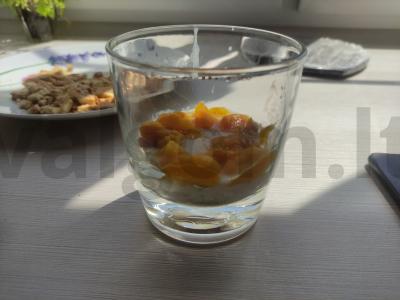 Švelnus desertas stiklinėje su mango ir raugintu pienu Žingsnis 4