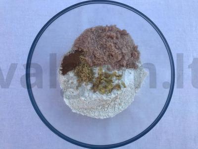 Vegetariška galeta su obuoliais ir prieskoniais Žingsnis 1