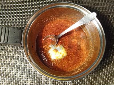 Paprasta glazūra su kakava ir grietine Žingsnis 2