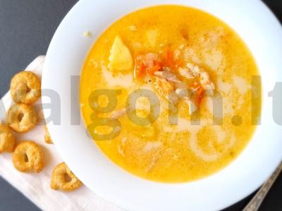 Grietininė lašišos uha pietums pagrindine nuotrauka