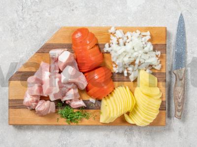 Troškinta bulvė su kiauliena lėtoje viryklėje Žingsnis 1