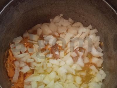 Troškinta bulvė su troškiniu Žingsnis 5