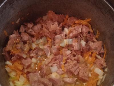 Troškinta bulvė su troškiniu Žingsnis 6