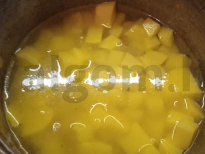 Troškinta bulvė su troškiniu Žingsnis 8