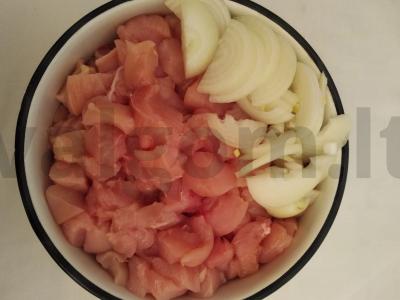 Makaronai su vištienos filė grietinėlės padaže ir riešutų bei graikinių riešutų kepure Žingsnis 1