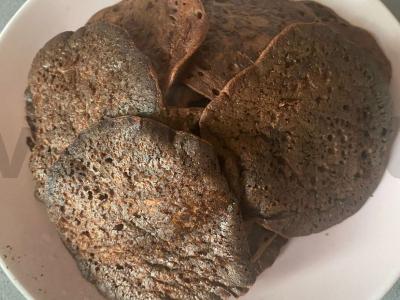 Šokoladiniai blynai iš ryžių miltų pagrindine nuotrauka