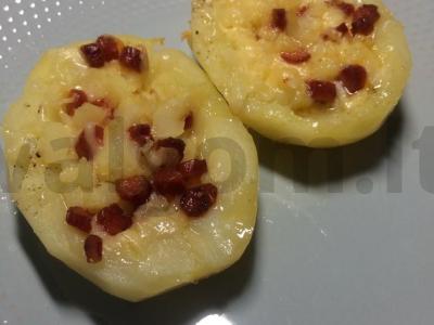 Įdarytos bulvės pagrindine nuotrauka