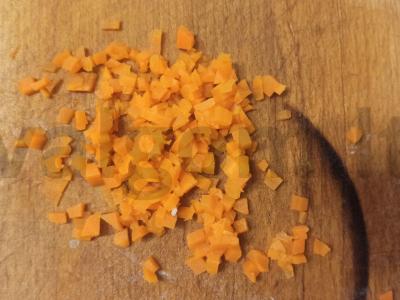 Salotos su tunu, bulvėmis ir marinuotais agurkais Žingsnis 6