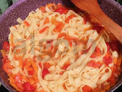 Makaronai „Mastya“ su pomidorais ir pipirais Žingsnis 5