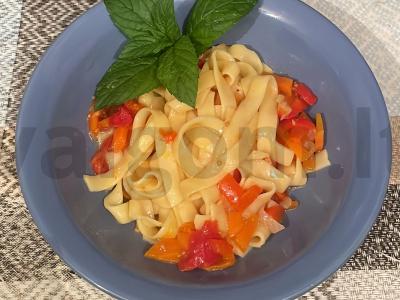 Makaronai „Mastya“ su pomidorais ir pipirais pagrindine nuotrauka
