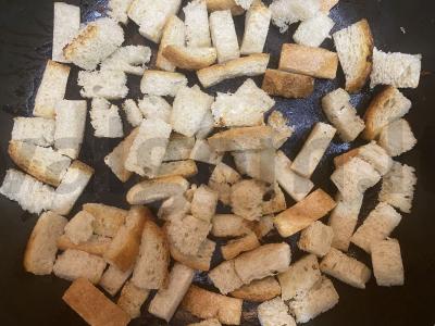 Baltos duonos skrebučiai su česnaku ir sūriu Žingsnis 4