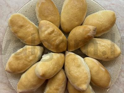 Rudais pyragėliai su mėsa pagrindine nuotrauka