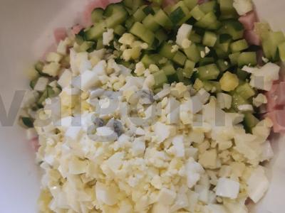 Gaivus salotas su kumpiu, kukurūzais ir kiaušiniais Žingsnis 3