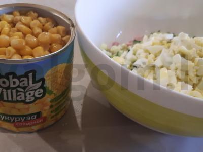 Gaivus salotas su kumpiu, kukurūzais ir kiaušiniais Žingsnis 4