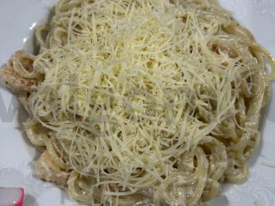 Makaronai su krevetėmis, sūriu ir česnaku pagrindine nuotrauka