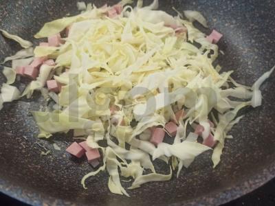 Troškinta kopūstai su dešra Žingsnis 3