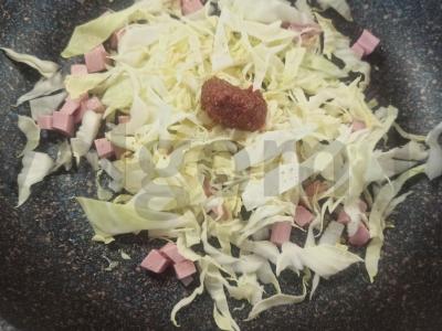 Troškinta kopūstai su dešra Žingsnis 4