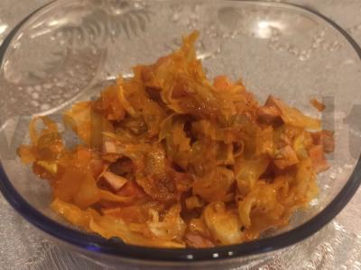 Troškinta kopūstai su dešra pagrindine nuotrauka