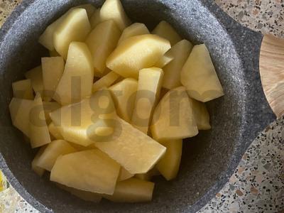 Kaimiškas bulvių patiekalas su grietine ir prieskoniais Žingsnis 7