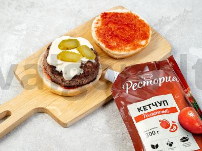 Namų čizburgeris su agurkais Žingsnis 2