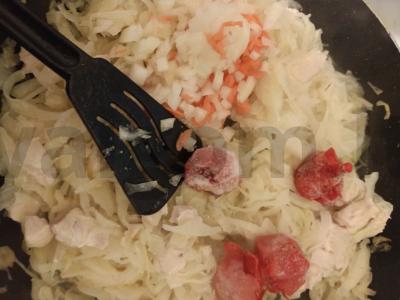 Troškinta kopūstai su morkomis ir vištiena Žingsnis 4