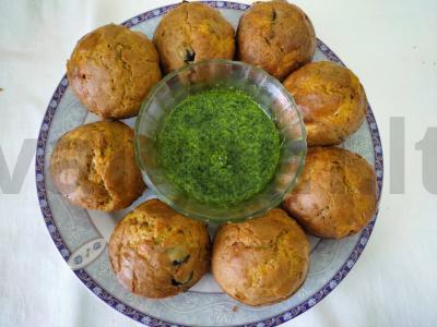 Namų keksiukai su limonu, anakardžiais ir dešra pagrindine nuotrauka