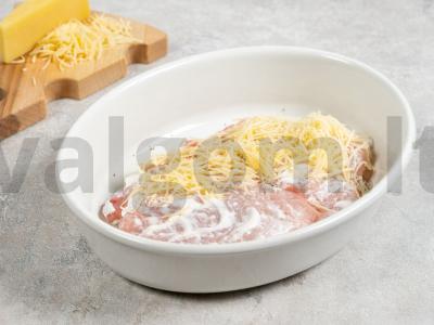 Prancūziška kiauliena su bulvėmis ir sūriu orkaitėje Žingsnis 2