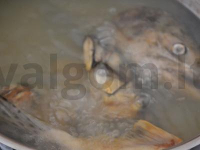 Namų žuvienė su šalotiniu svogūnu ir daržovėmis Žingsnis 1