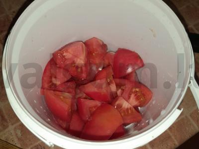 Pomidorų sultys iš dviejų ingredientų Žingsnis 1